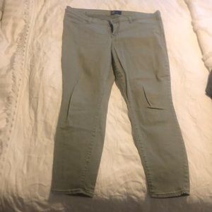 Bundle Alert💎 3 for $12: 
Muted, light olive green Jean leggings